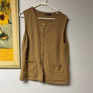 💚3 for $15 Brown Sleeveless Button-Up Vest